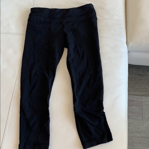 Black lululemon running tight crop length - Picture 1 of 6